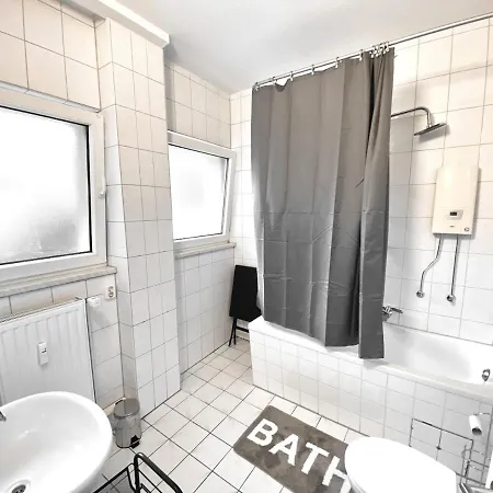 Apartament Vaz Walsum Fuer Monteure Und Fachkraefte, Kueche, Terrasse, Tv, Wlan, Parkplatz, Autobahnaehe Duisburg