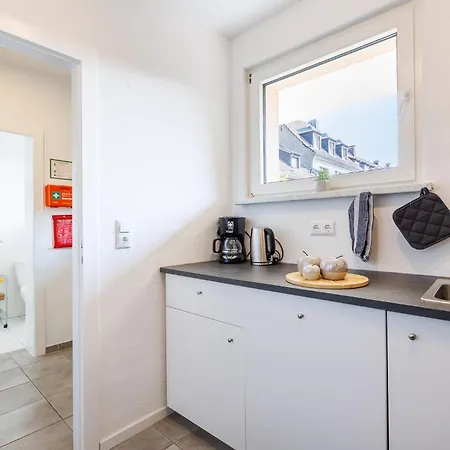 Vaz Walsum Fuer Monteure Und Fachkraefte, Kueche, Terrasse, Tv, Wlan, Parkplatz, Autobahnaehe Apartament