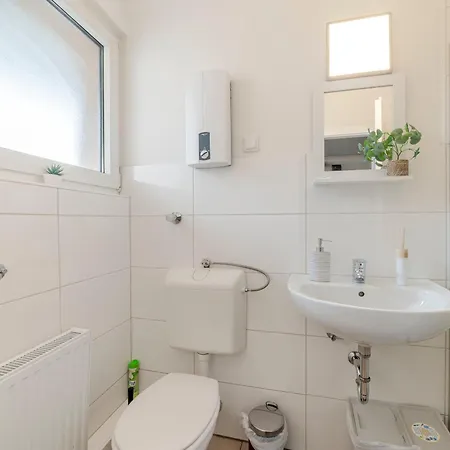 Apartment Vaz Haus Walsum Für Monteure, Küche, Terrasse, Tv, Parkplatz *